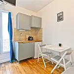 Studio Equipe Dans Le 18Eme Arrondissement